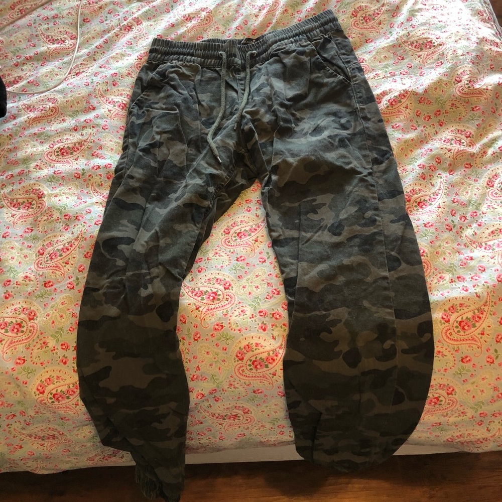 Female army pattern jogger pants